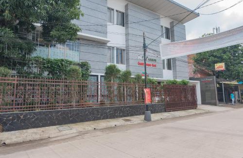 West Cirebon Hotel | Discover RedDoorz Plus at Cirebon City Center - Family Friendly