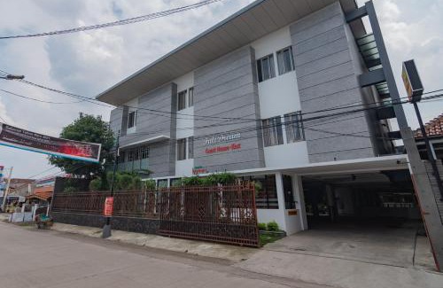 West Cirebon Hotel | Discover RedDoorz Plus at Cirebon City Center - Family Friendly