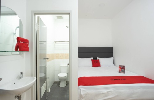 Sunter Hotel | Budget-Friendly Stay at RedDoorz Plus @ Danau Sunter Utara