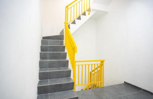 Sunter House | Budget-Friendly Stay at RedDoorz Plus @ Danau Sunter Utara