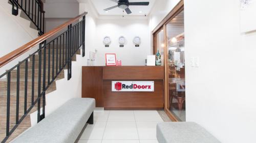 Bacolod Hotel | Comfortable Stay at RedDoorz Plus @ Diola Villamonte