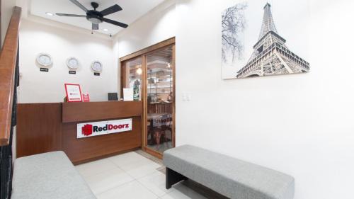 Bacolod Hotel | Comfortable Stay at RedDoorz Plus @ Diola Villamonte