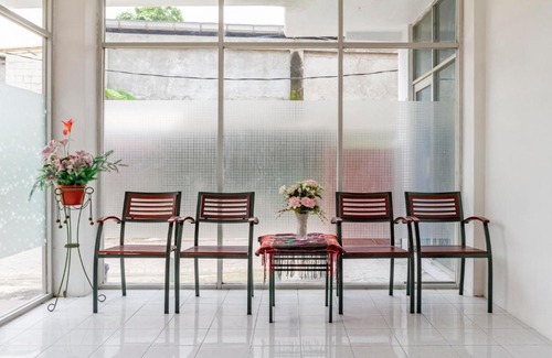 Surabaya House | Budget-Friendly Stay at RedDoorz Plus @ Gunungsari Surabaya