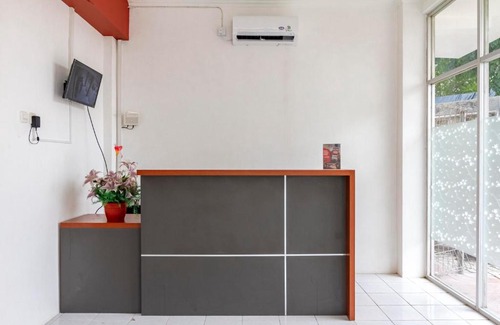 Surabaya House | Budget-Friendly Stay at RedDoorz Plus @ Gunungsari Surabaya