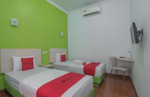 Kuningan House | Budget-Friendly RedDoorz Plus Near Alun Alun Kuningan