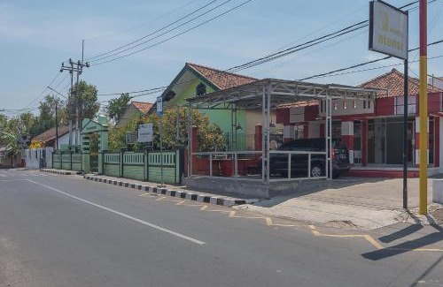 Kuningan House | Budget-Friendly RedDoorz Plus Near Alun Alun Kuningan