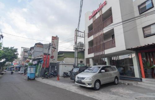 Astana Anyar House | Family-Friendly Stay at RedDoorz Plus near Asia Afrika