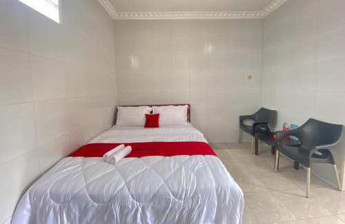 Siwalankerto House | Budget-Friendly Stay at RedDoorz Plus near Cito Mall