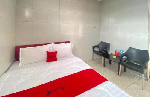Siwalankerto House | Budget-Friendly Stay at RedDoorz Plus near Cito Mall