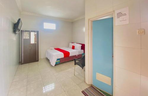 Siwalankerto House | Budget-Friendly Stay at RedDoorz Plus near Cito Mall