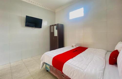 Siwalankerto House | Budget-Friendly Stay at RedDoorz Plus near Cito Mall