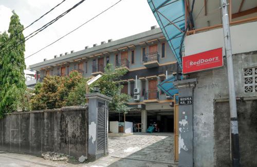Semanggi House | Budget-Friendly RedDoorz Plus Near Ciputra World Kuningan