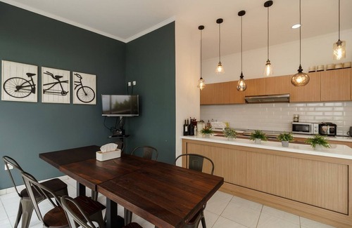 Pancawati House | Budget-Friendly RedDoorz Plus with Pool & Breakfast