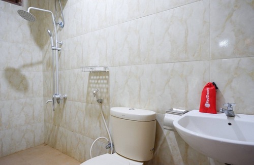 Kendari House | Convenient Getaway at RedDoorz Plus near Haluoleo University