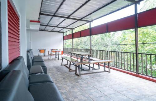 Sunter Hotel | Budget-Friendly RedDoorz Plus Near ITC Cempaka Mas