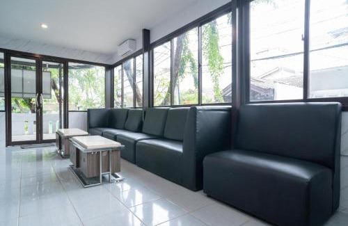 Sunter Hotel | Budget-Friendly RedDoorz Plus Near ITC Cempaka Mas