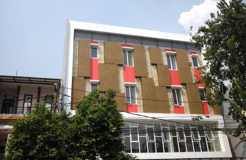 Tanjung Duren Utara House | Affordable Family Stays at RedDoorz Plus Near Mall Ciputra