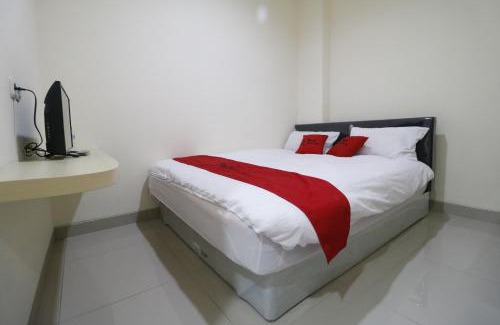 Tanjung Duren Utara House | Affordable Family Stays at RedDoorz Plus Near Mall Ciputra