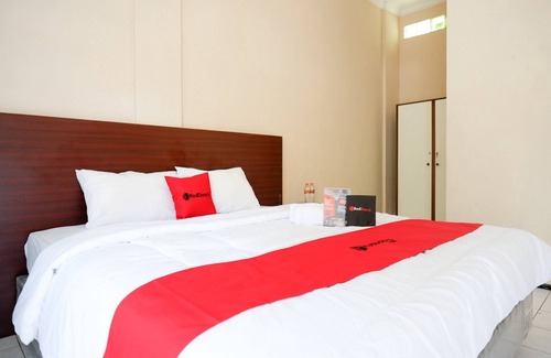Cilacap House | Budget-Friendly Stay at RedDoorz Plus near Stadion Wijaya Kusuma