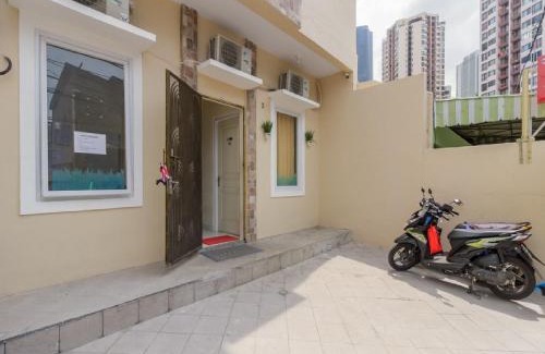Karet House | Budget-Friendly RedDoorz Plus near Taman Rasuna Menteng
