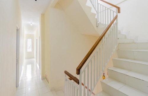 Karet House | Budget-Friendly RedDoorz Plus near Taman Rasuna Menteng