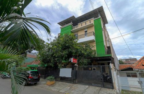 Jakarta House | Family-Friendly Stay at RedDoorz Plus near Trisakti University