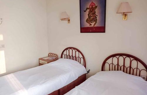 Anyer Hotel | Budget-Friendly RedDoorz Plus near Tugu Mercusuar Anyer