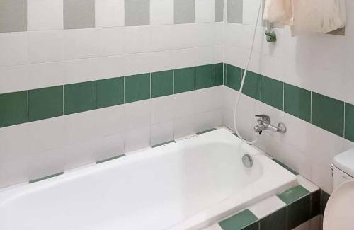 Anyer Hotel | Budget-Friendly RedDoorz Plus near Tugu Mercusuar Anyer