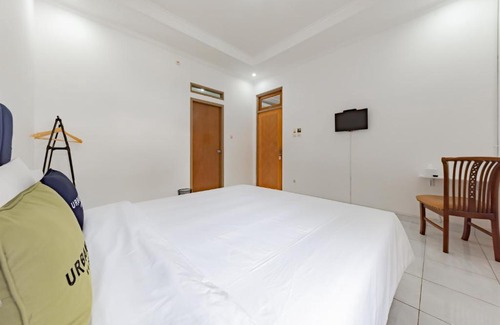 Bandung Hotel | Family-Friendly Stay at RedDoorz Plus near Universitas Maranatha