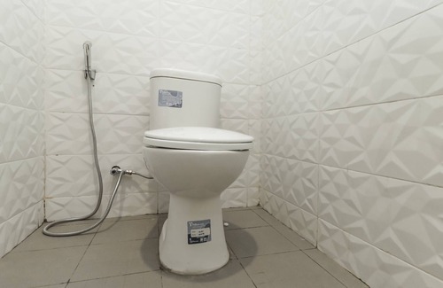 Surakarta House | Discover RedDoorz Plus @ Slamet Riyadi with Family Amenities