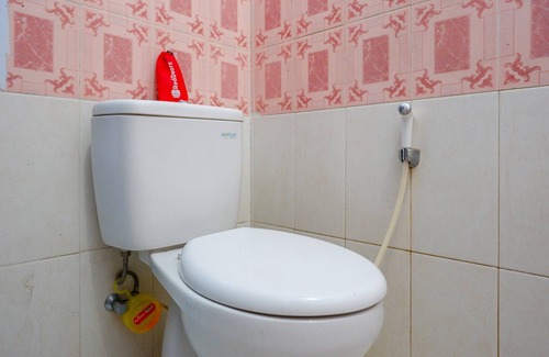Pekalongan Hotel | Budget-Friendly RedDoorz Plus Syariah Near Stasiun Pekalongan