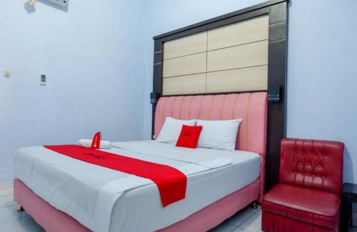 Pekalongan Hotel | Budget-Friendly RedDoorz Plus Syariah Near Stasiun Pekalongan