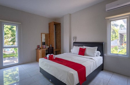Gubeng House | Budget-Friendly Family Retreat at RedDoorz Plus Syariah