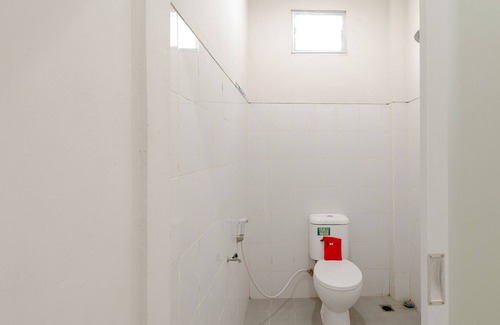 Gubeng House | Budget-Friendly Family Retreat at RedDoorz Plus Syariah
