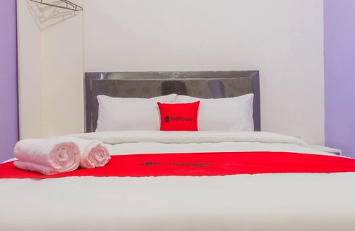 West Cirebon House | Budget-Friendly Stay at RedDoorz Plus @ Tuparev Cirebon