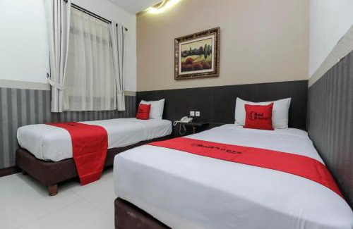 West Cirebon Hotel | Comfortable Stay at RedDoorz Plus @ Tuparev Cirebon