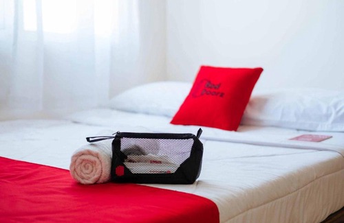 Ambarita Hotel | Affordable Family Stay at RedDoorz Plus @ Vantas Hotel