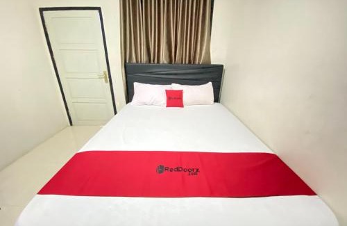 Palu Hotel | Comfortable RedDoorz @ Porodisa Homestay in Palu