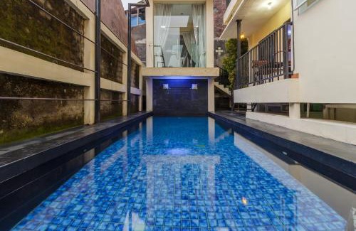 Ragunan House | Budget-Friendly RedDoorz Premium @ Ampera Raya with Pool