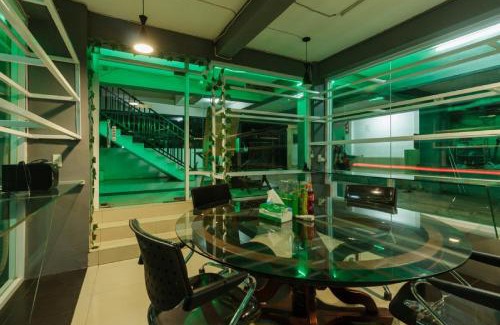Ragunan House | Budget-Friendly RedDoorz Premium @ Ampera Raya with Pool