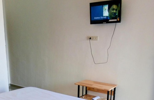 Ambarita Hotel | Budget-Friendly Stay at RedDoorz @ Sihole Paradise Inn