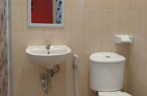 Bogor Barat Hotel | Budget-Friendly Reddoorz @ Sindangbarang Bogor with Breakfast