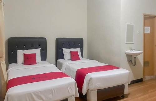 Tasikmalaya Hotel | Family-Friendly Stay at RedDoorz Syariah Bumi Eyang Enin