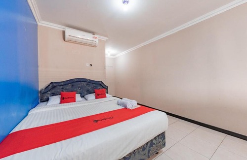 Tjihadak Hotel | Budget-Friendly RedDoorz Syariah in Cibadak Sukabumi