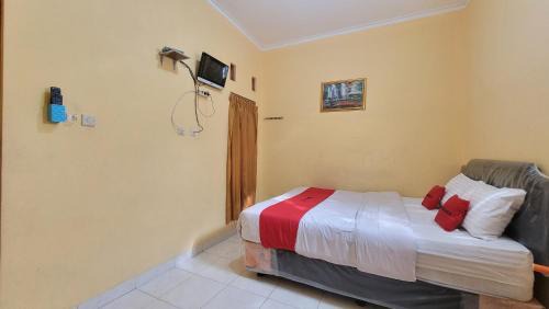 Yogyakarta Hotel | Budget-Friendly Stay at RedDoorz Syariah Yogyakarta Inn
