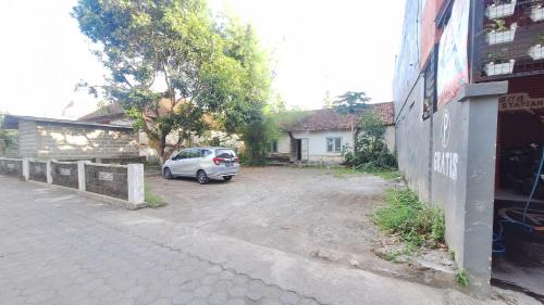 Sleman Hotel | Budget-Friendly Family Getaway at OYO 3006 Falisha Homestay