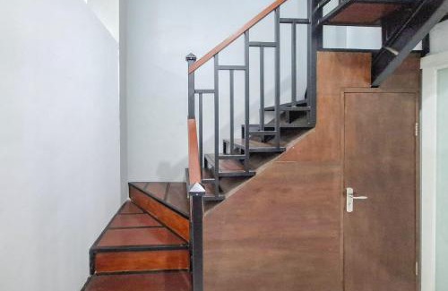 Kendal Hotel | Budget-Friendly Stay at OYO 91960 Fariza House Syariah
