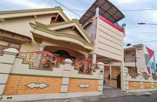 Ponorogo Hotel | Top-Rated Child-Friendly RedDoorz Syariah @ Aura Homestay