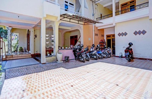 Ponorogo Hotel | Top-Rated Child-Friendly RedDoorz Syariah @ Aura Homestay
