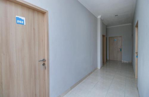Depok House | Budget-Friendly RedDoorz Syariah @ Cinere Depok for Families